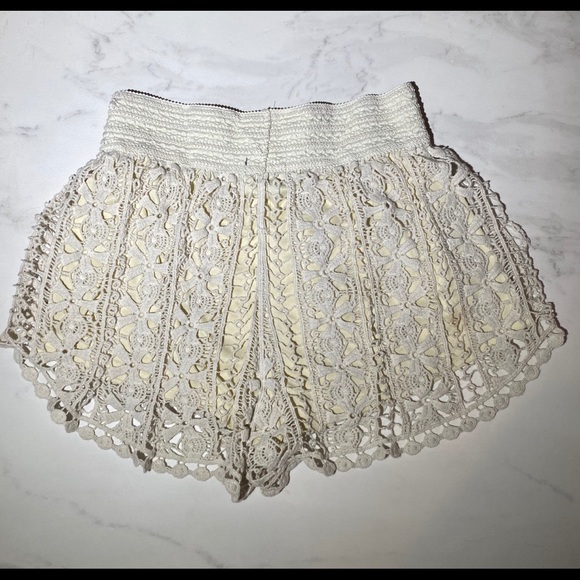 Bohemian Style Cream Shorts - Picture 2 of 3